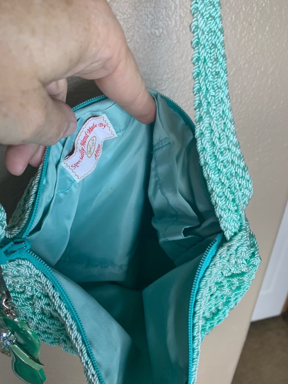 HANDCRAFTED by Afton Mint Crochet Shoulder Bag with Flip Flop Charm - Picture 4 of 4